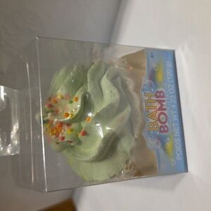Cupcake Novelty Green Bath Bomb